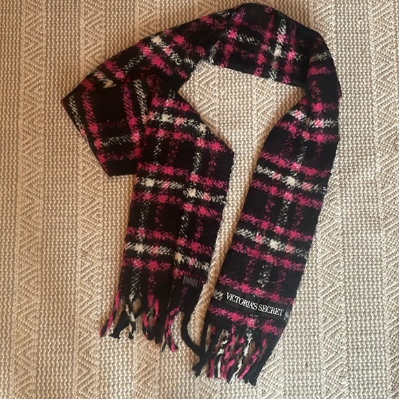 💕 Victoria’s Secret 💕 plaid scarf - Picture 1 of 3
